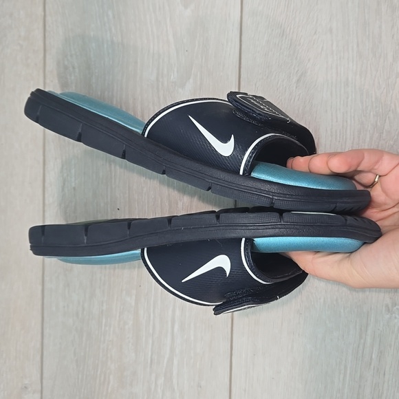Nike Women's Comfort Footbed Black& Blue Slide Sandals Shoes Sz 9 - Picture 5 of 8